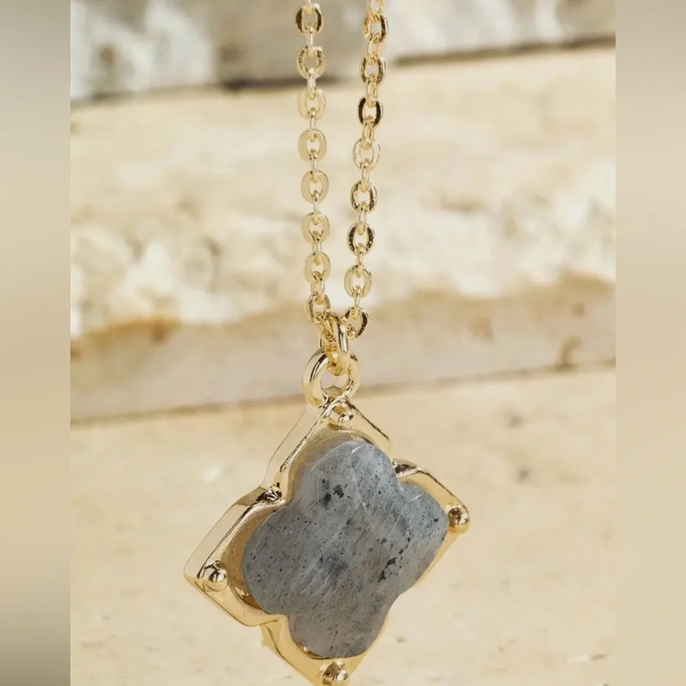 Labradorite Clover Necklace - Picture 1 of 2